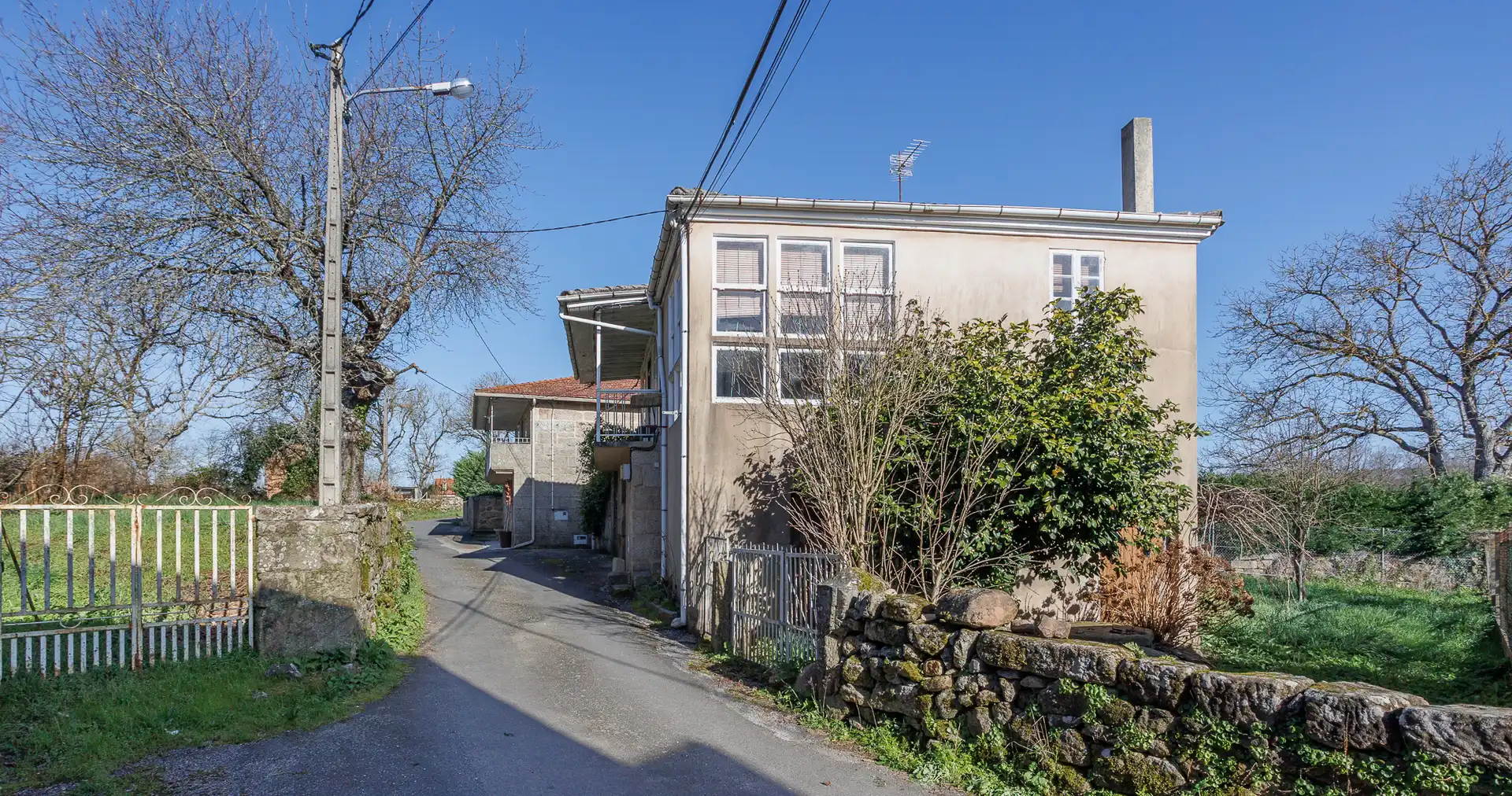 Vista exterior de Finca rústica en venda en Vilar de Barrio amb Moblat