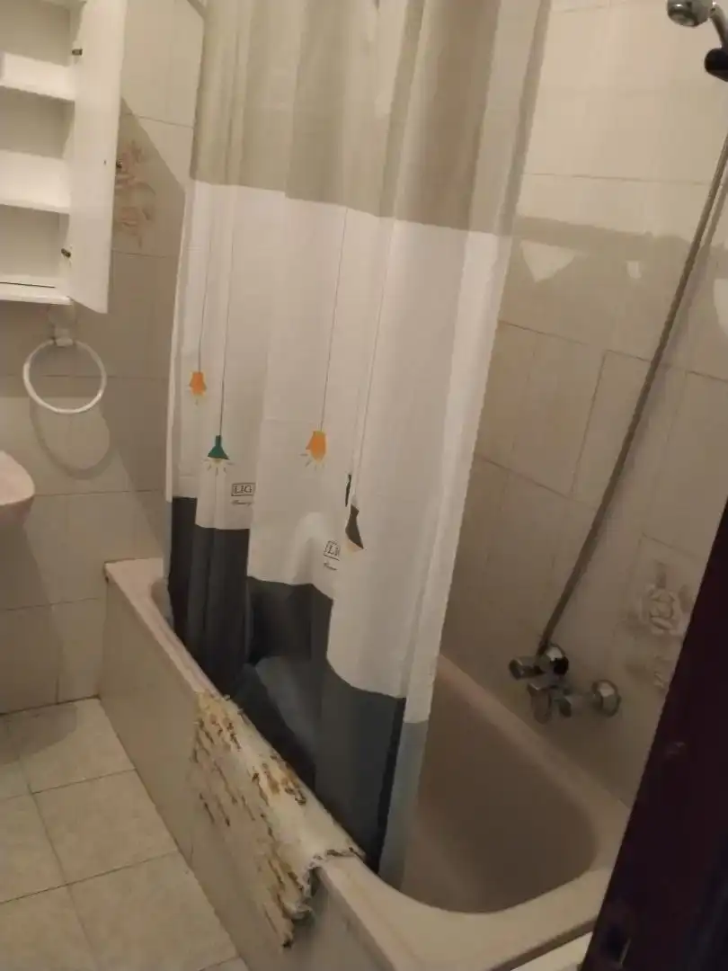 Bany de Pis en venda en Vilamartín de Valdeorras amb Parquet, Traster i Moblat