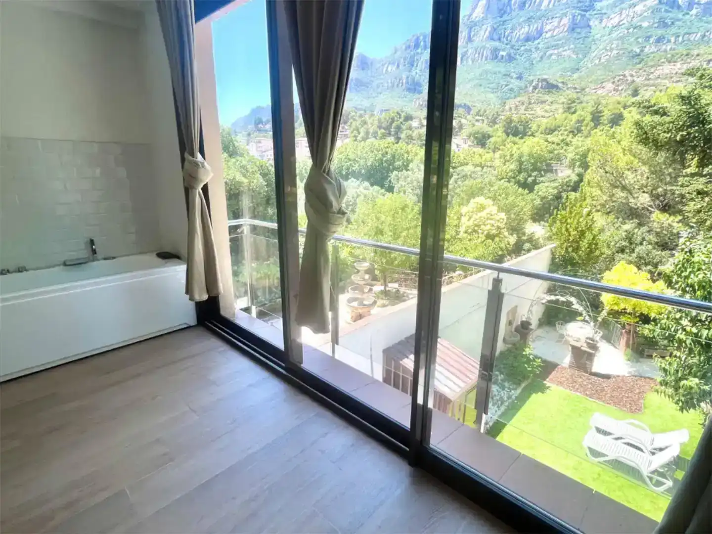 Terrassa de Pis en venda en Monistrol de Montserrat amb Aire condicionat, Jardí privat i Moblat