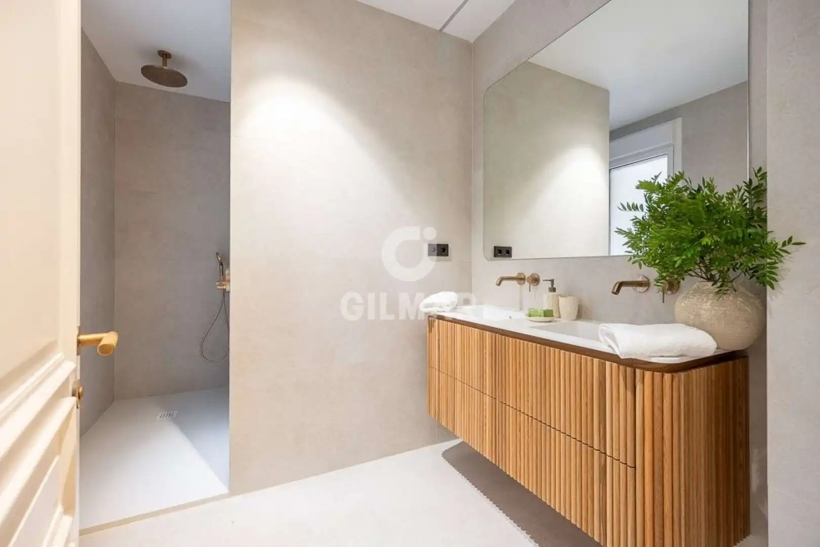 Baño de Piso en venta en Madrid con Calefacción y Balcón