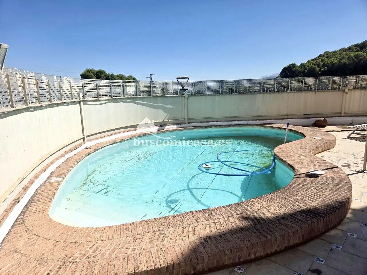 Piscina de Casa adosada en venda en Jaén amb Aire condicionat, Calefacció i Terrassa