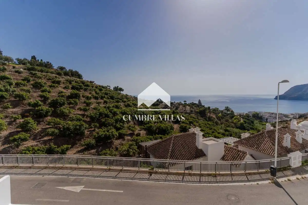 Vista exterior de Casa adosada en venta en Almuñécar con Terraza, Trastero y Internet