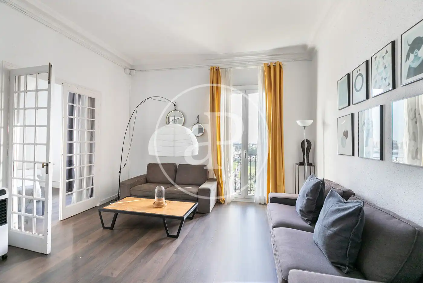 Piso con terraza en venta en Carrer de la Reina Cristina