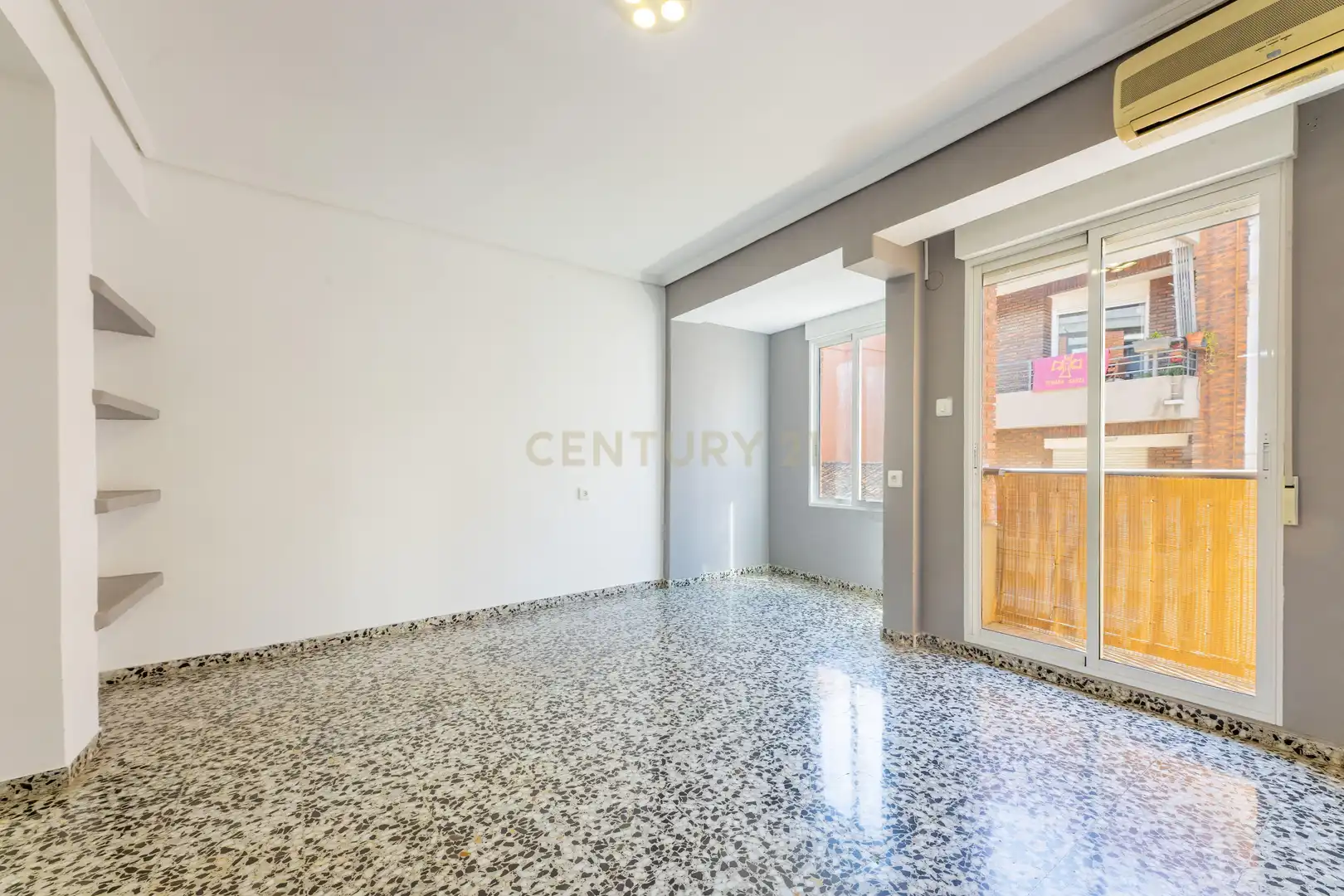 Vista exterior de Piso en venta en Torrent