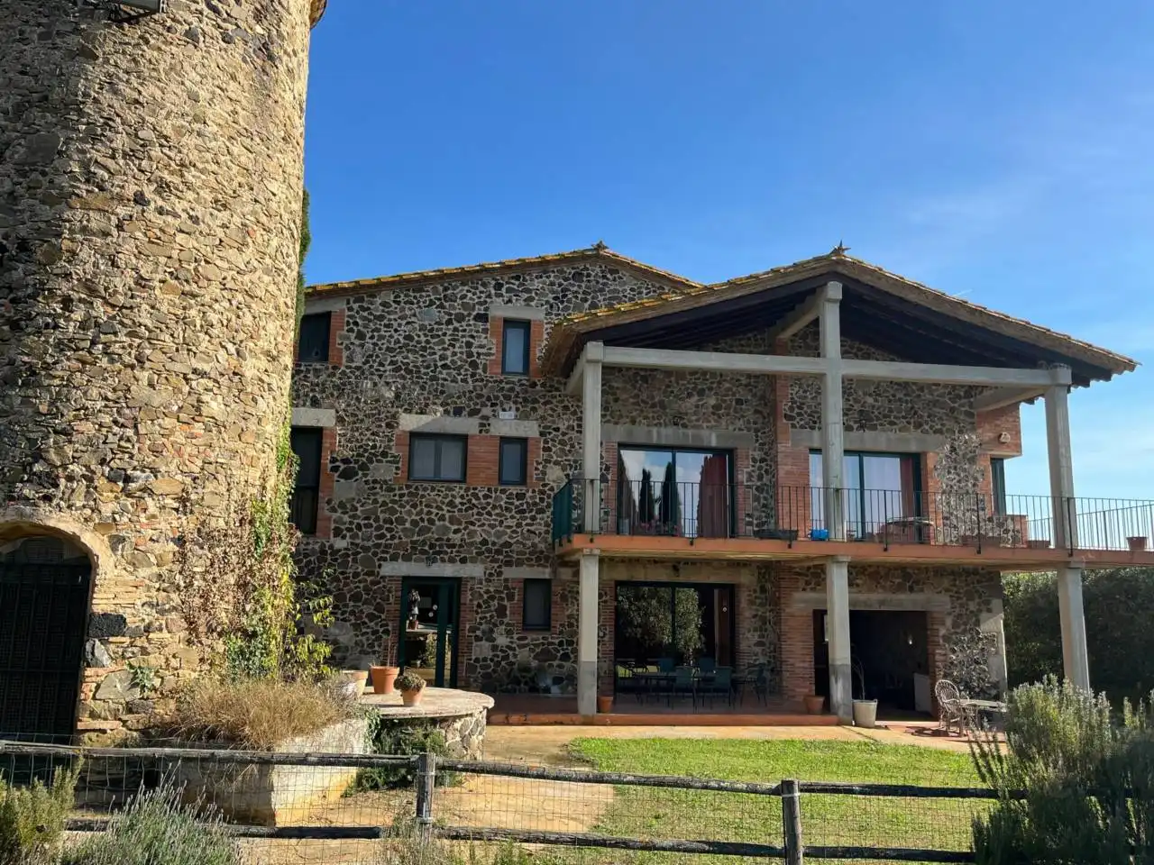 Vista exterior de Finca rústica de alquiler en Aiguaviva con Calefacción, Jardín privado y Terraza