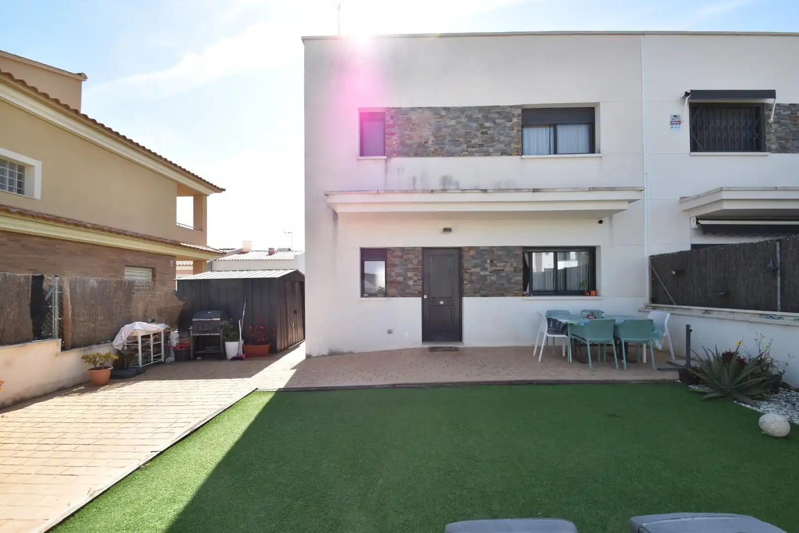 Vista exterior de Casa adosada en venta en Cunit con Aire acondicionado, Jardín privado y Terraza