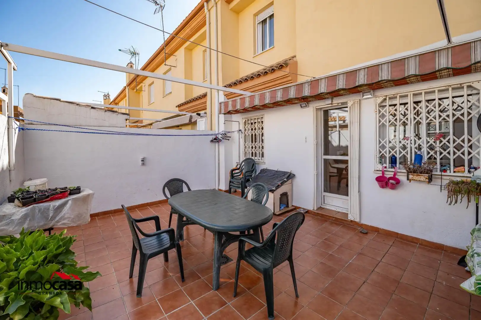 Terrassa de Casa adosada en venda en Armilla amb Aire condicionat, Calefacció i Jardí privat
