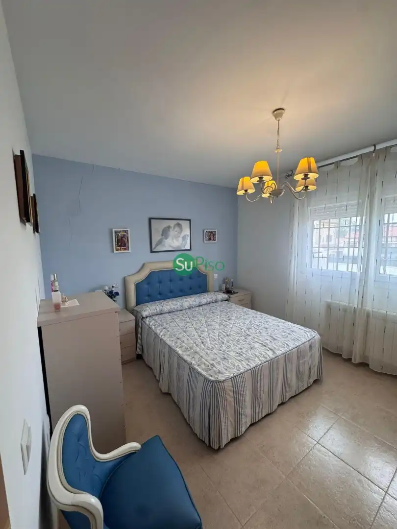 Dormitori de Casa adosada en venda en Illescas amb Calefacció, Jardí privat i Piscina
