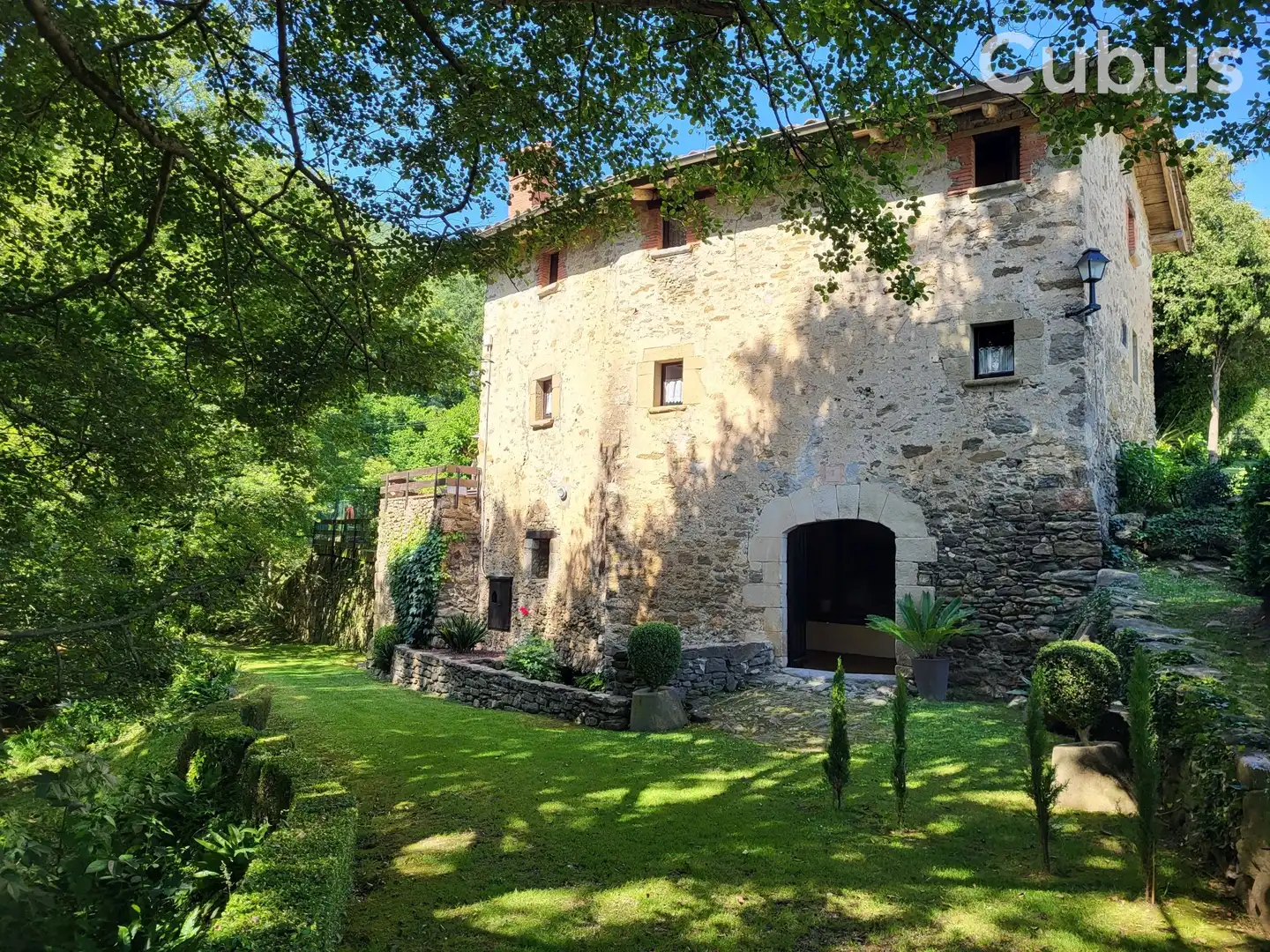 Vista exterior de Finca rústica en venta en Sant Feliu de Pallerols con Calefacción, Terraza y Trastero