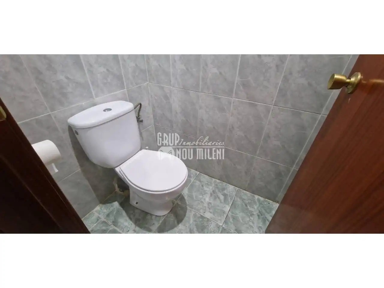 Bathroom of Commercial properties for rent in Valencia