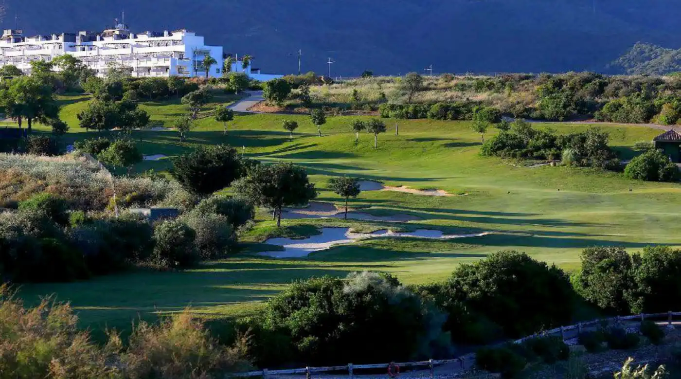Vista exterior de Piso en venta en Estepona con Aire acondicionado, Jardín privado y Terraza