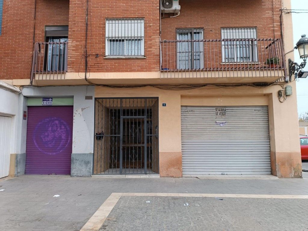 Vista exterior de Local en venda en Paterna amb Aire condicionat