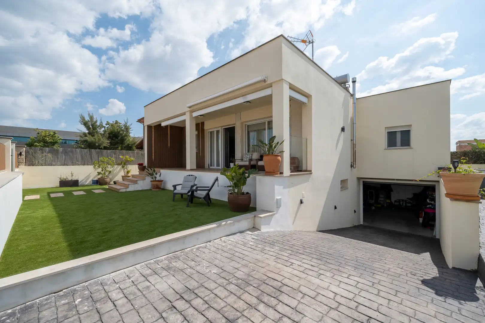 Vista exterior de Casa o xalet en venda en Marratxí amb Aire condicionat, Calefacció i Jardí privat