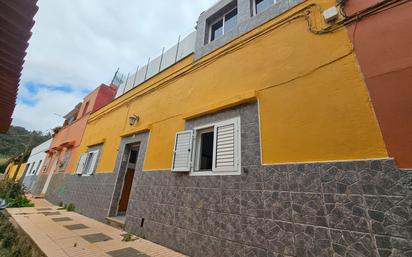 Vista exterior de Casa adosada en venda en Arucas amb Terrassa