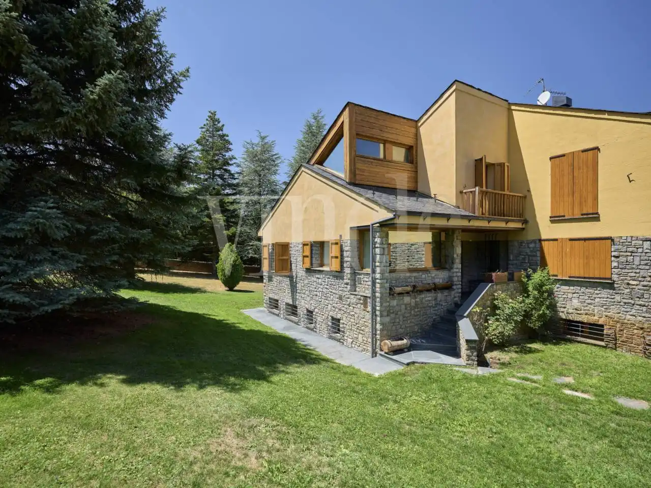 Exterior view of Houses for sale in Alp  with Heating and Parquet flooring