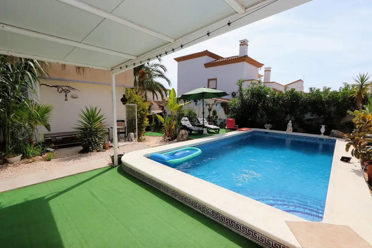 Piscina de Casa o chalet en venta en Alicante / Alacant con Aire acondicionado, Jardín privado y Terraza