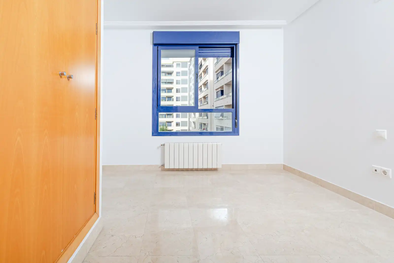 Habitación de Piso en venta en Alicante / Alacant con Aire acondicionado, Terraza y Trastero
