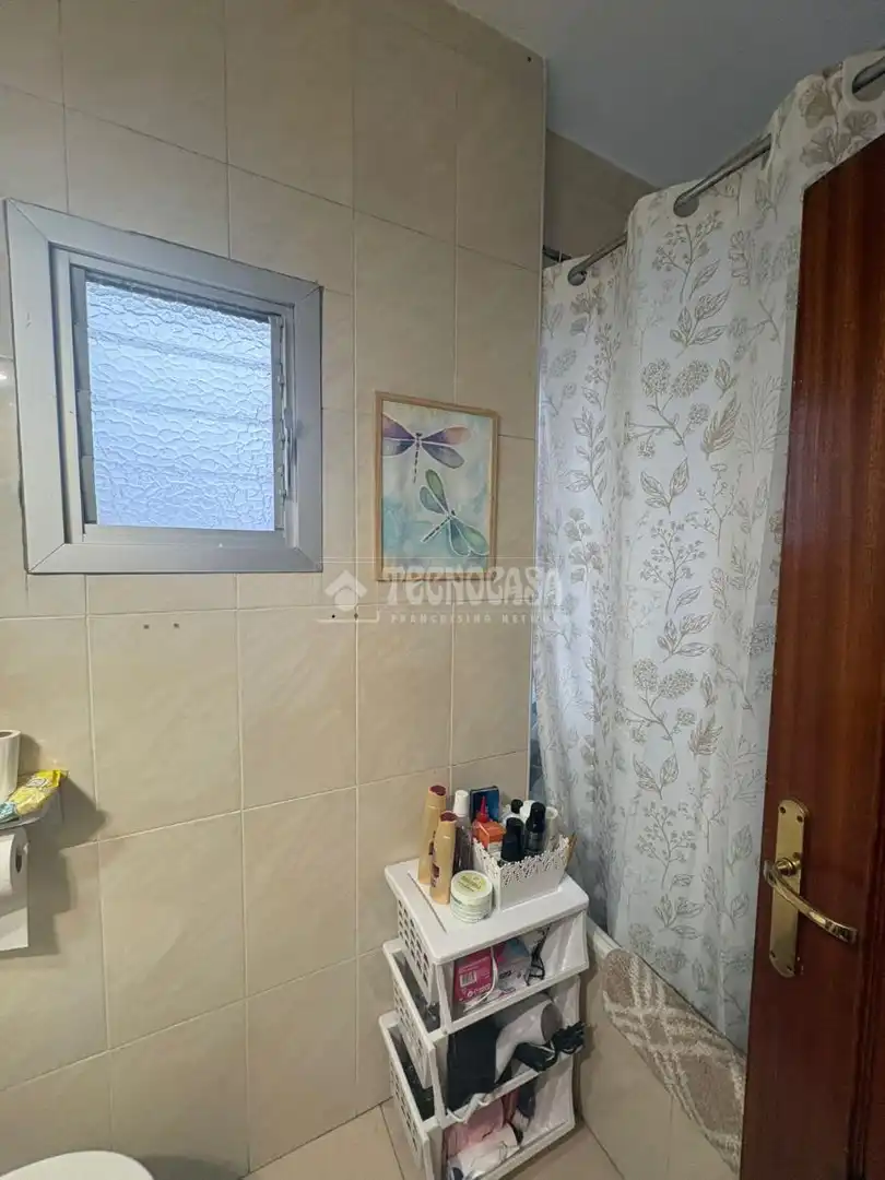 Bany de Pis en venda en Jaén amb Balcó