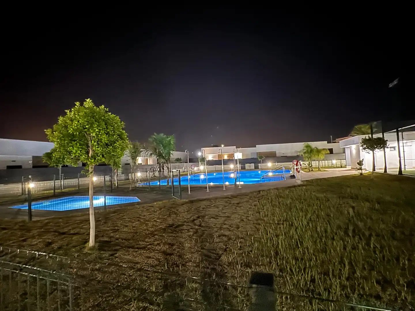 Schwimmbecken von Wohnung zur Miete in La Rinconada mit Klimaanlage, Heizung und Terrasse
