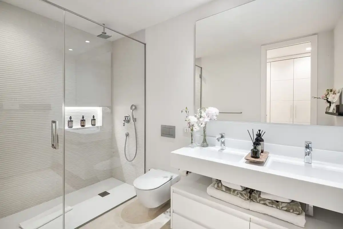 Bany de Casa o xalet de lloguer en Marbella amb Aire condicionat, Jardí privat i Terrassa