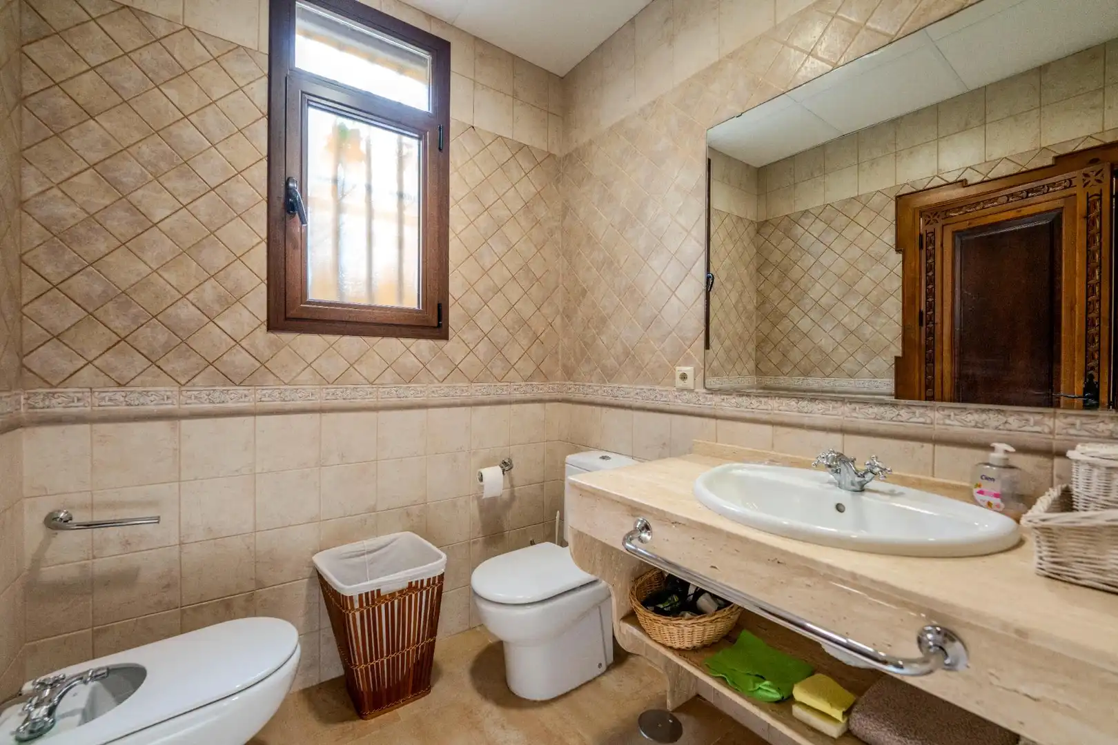 Badezimmer von Country house zum Verkauf in Ayamonte mit Klimaanlage, Heizung und Privatgarten