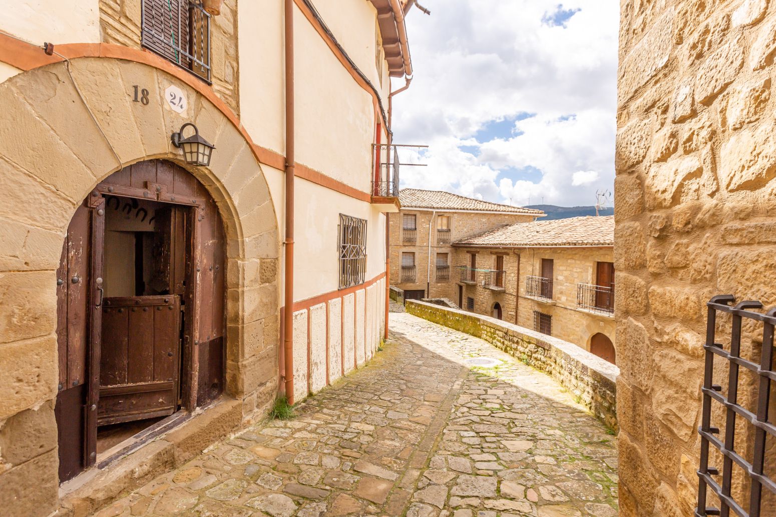 Exterior view of Houses for sale in Sos del Rey Católico  with Heating