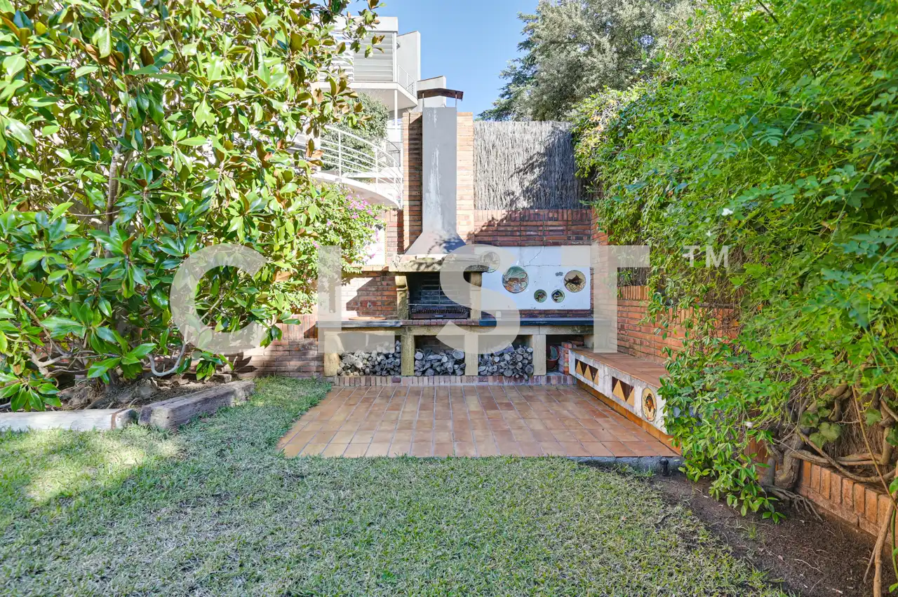 Jardí de Casa o xalet en venda en Sant Just Desvern amb Aire condicionat, Calefacció i Jardí privat