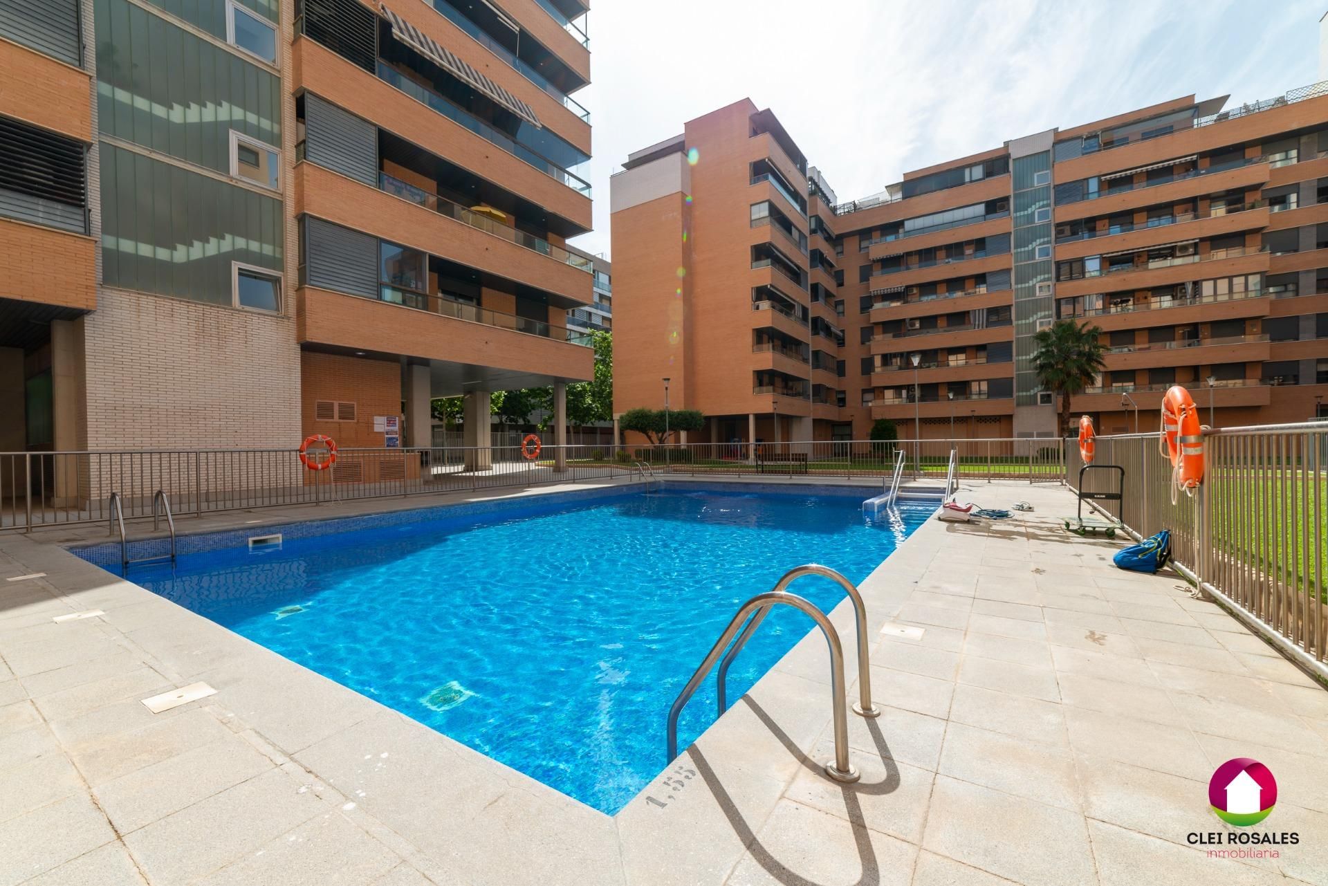 Swimming pool of Flat for sale in  Zaragoza Capital  with Air Conditioner, Heating and Private garden