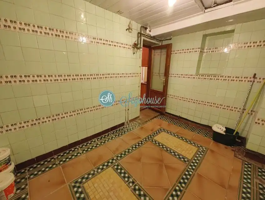Bathroom of Flat for sale in Segovia  with Heating, Terrace and Furnished