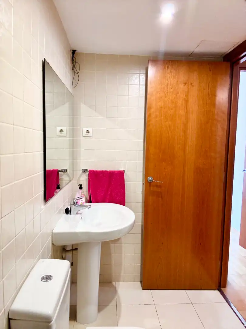 Bathroom of Flat for rent in Badalona  with Air Conditioner, Heating and Parquet flooring