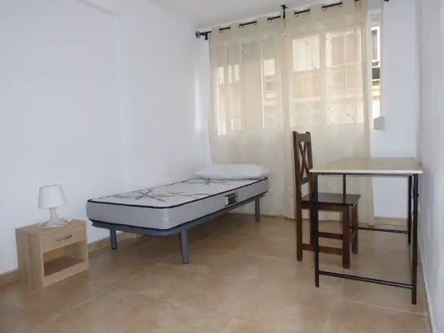 Habitación de Piso de alquiler en Málaga con Aire acondicionado, Terraza y Amueblado