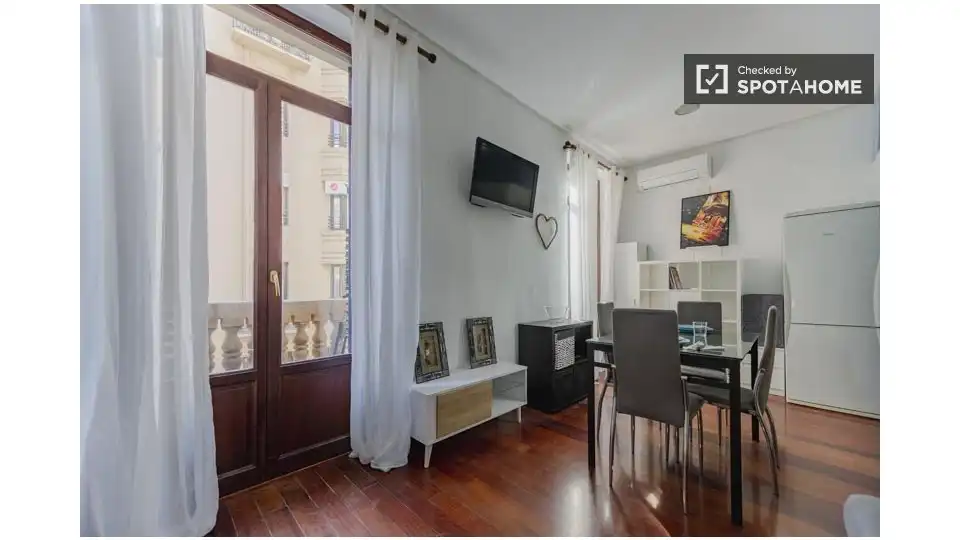 Appartamento con terrazza in affitto a Ciutat Vella, imagen 12