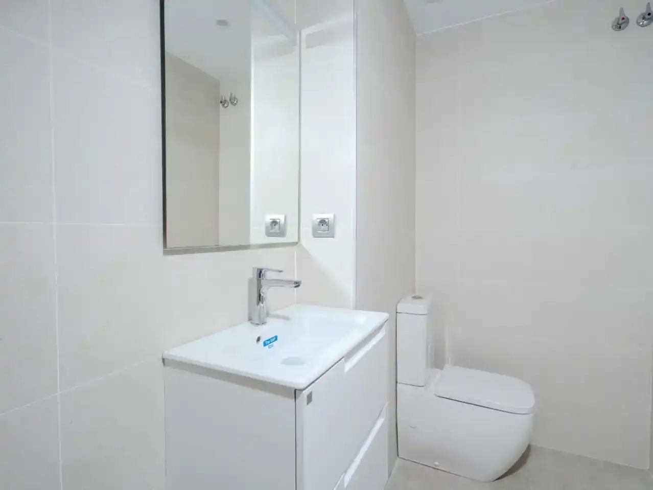 Bany de Apartament en venda en Sant Adrià de Besòs amb Aire condicionat i Moblat