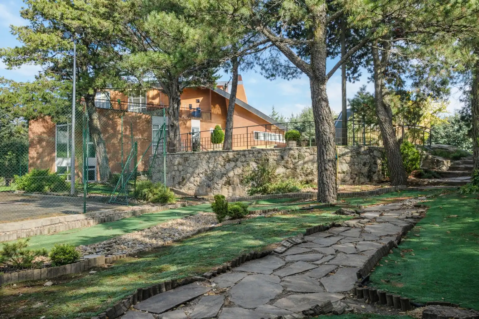 Jardí de Casa o xalet en venda en Hoyo de Manzanares amb Jardí privat, Terrassa i Piscina