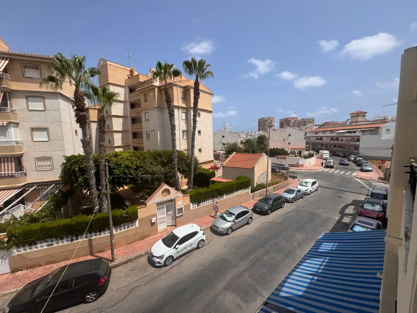 Vista exterior de Estudi en venda en Torrevieja amb Aire condicionat, Moblat i Rentadora