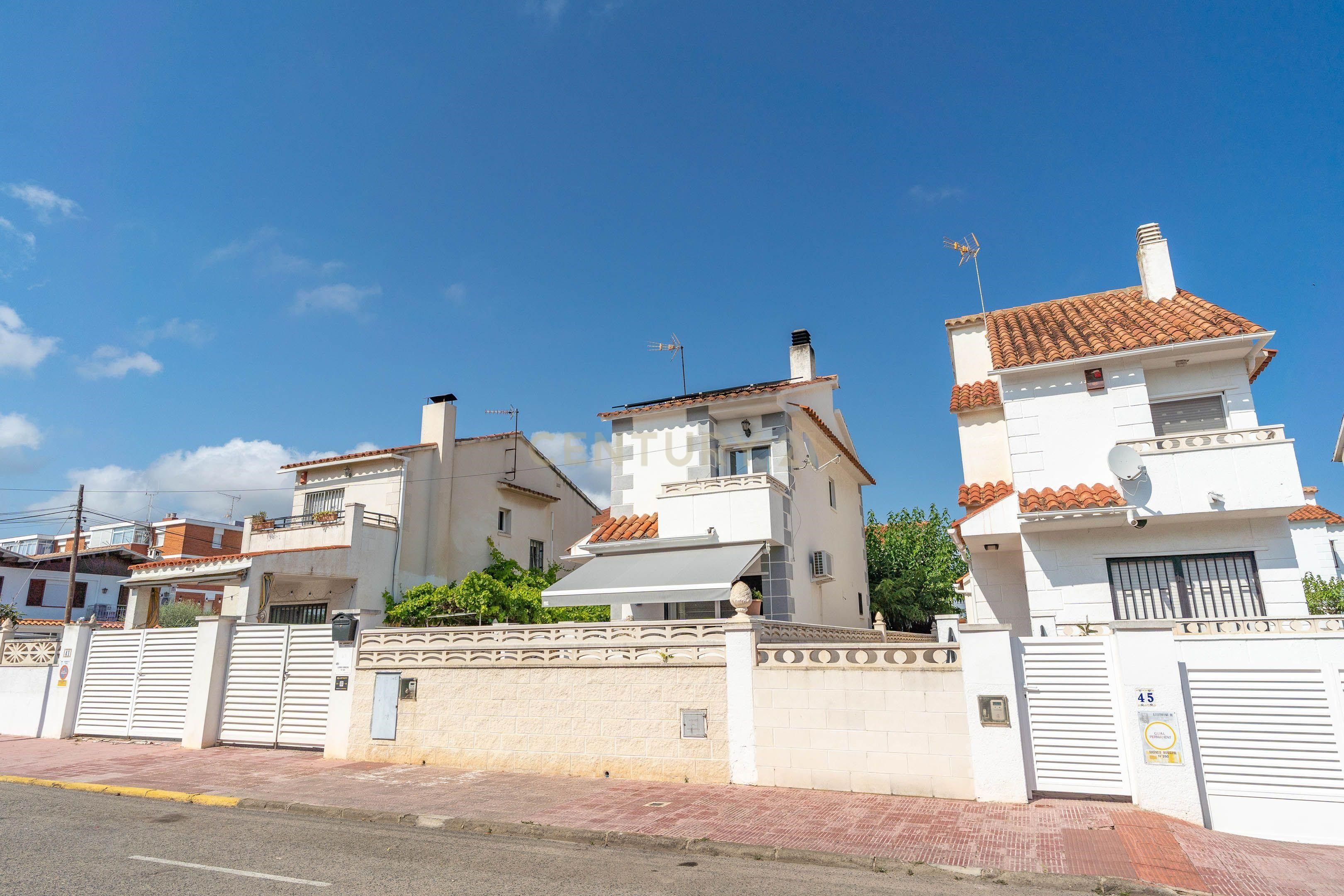 Exterior view of House or chalet for sale in Creixell  with Air Conditioner and Terrace