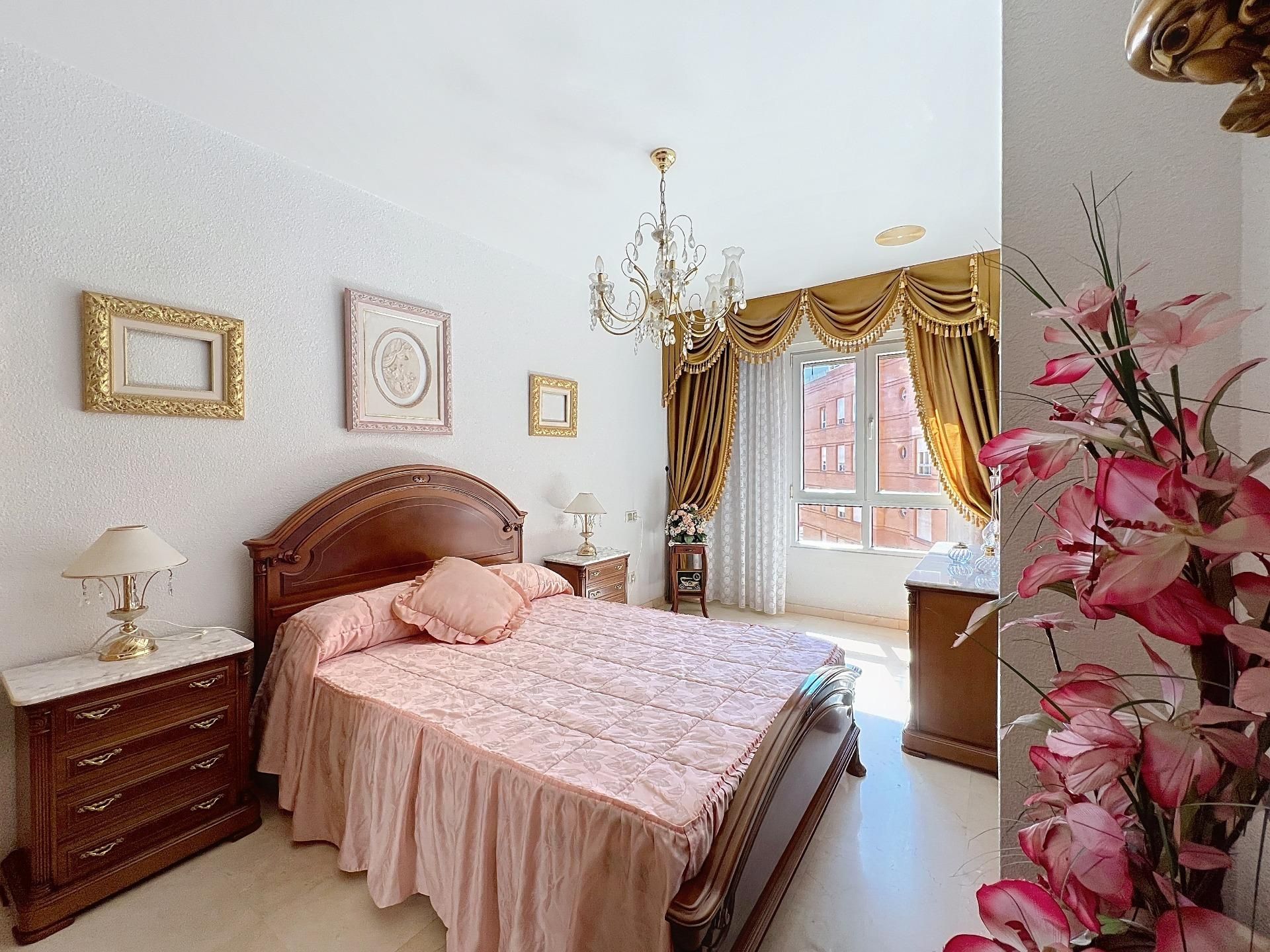 Dormitori de Pis en venda en  Almería Capital amb Terrassa