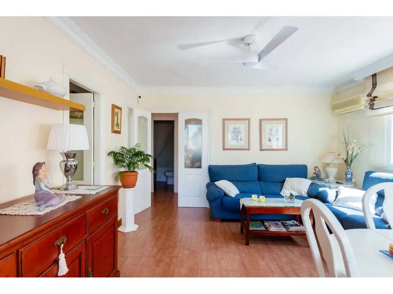 Sala de estar de Apartamento en venta en Almuñécar con Aire acondicionado y Piscina comunitaria
