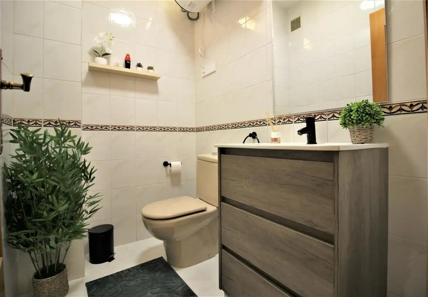 Bathroom of Flat for rent in Almería  with Air Conditioner, Furnished and Internet