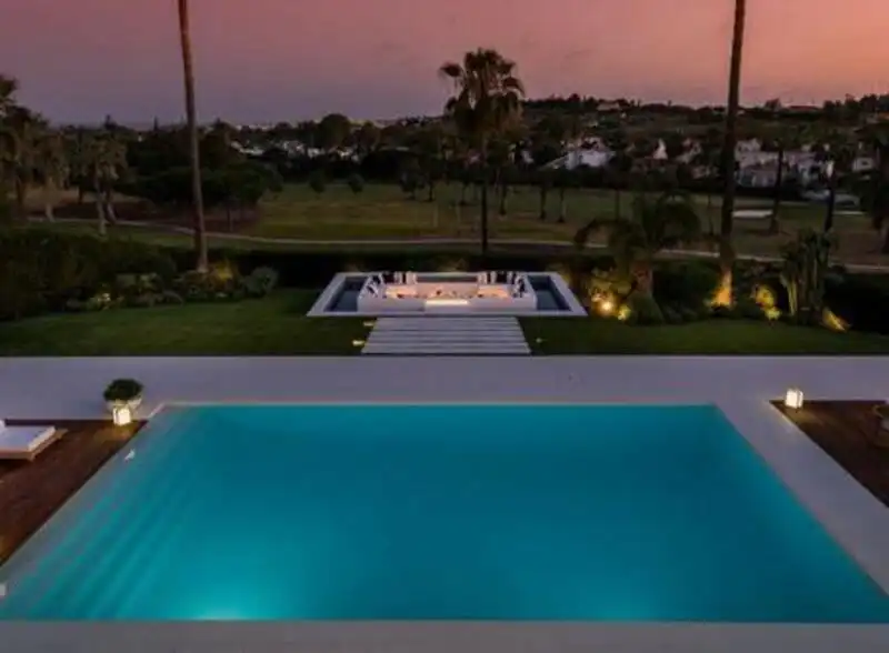Piscina de Casa o xalet de lloguer en Marbella amb Aire condicionat, Calefacció i Jardí privat