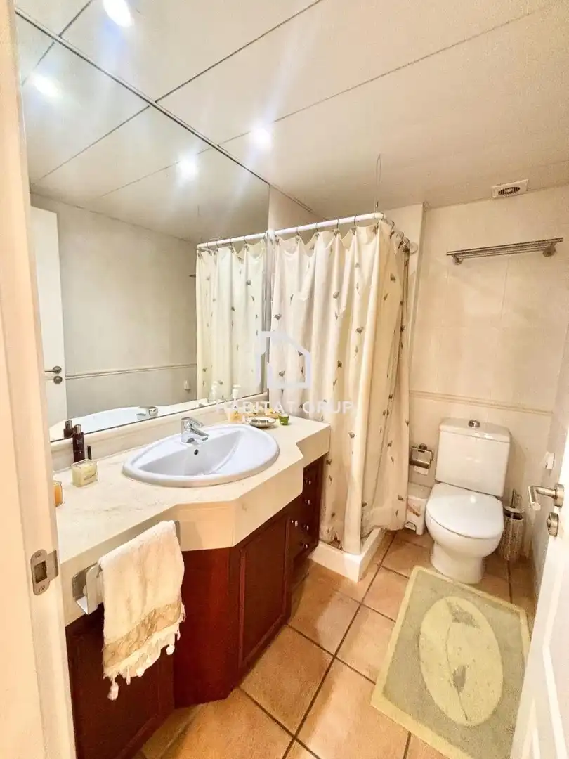 Badezimmer von Wohnung zum Verkauf in Begur mit Heizung, Terrasse und Abstellraum