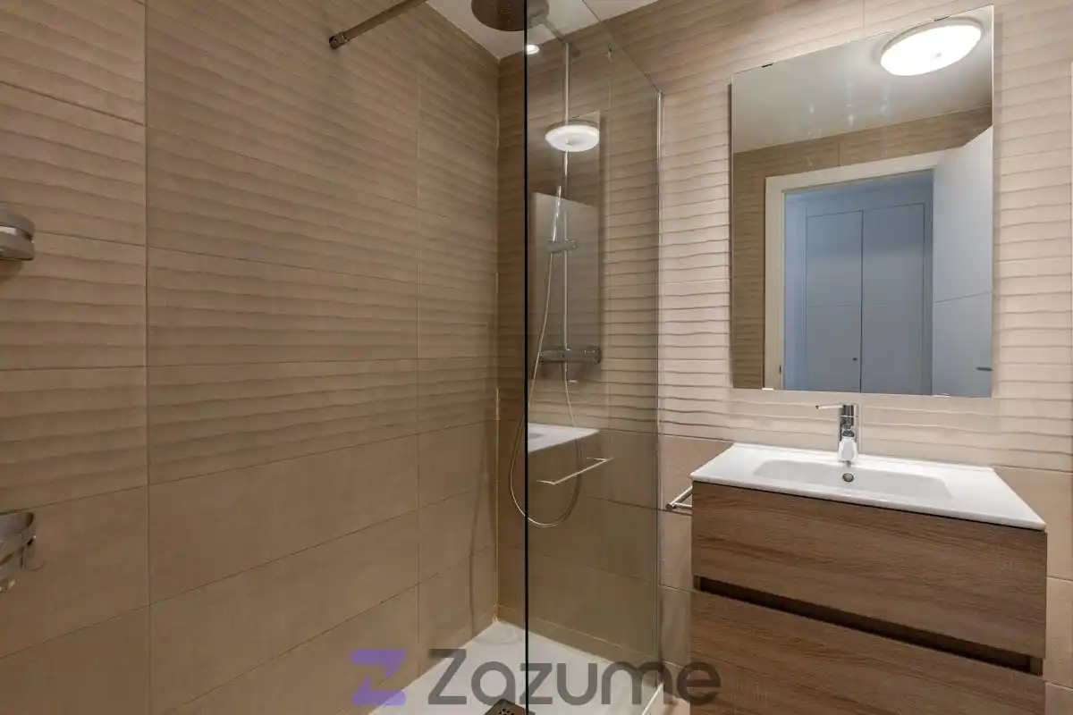 Badezimmer von Wohnung zur Miete in Madrid mit Klimaanlage, Heizung und Parkett