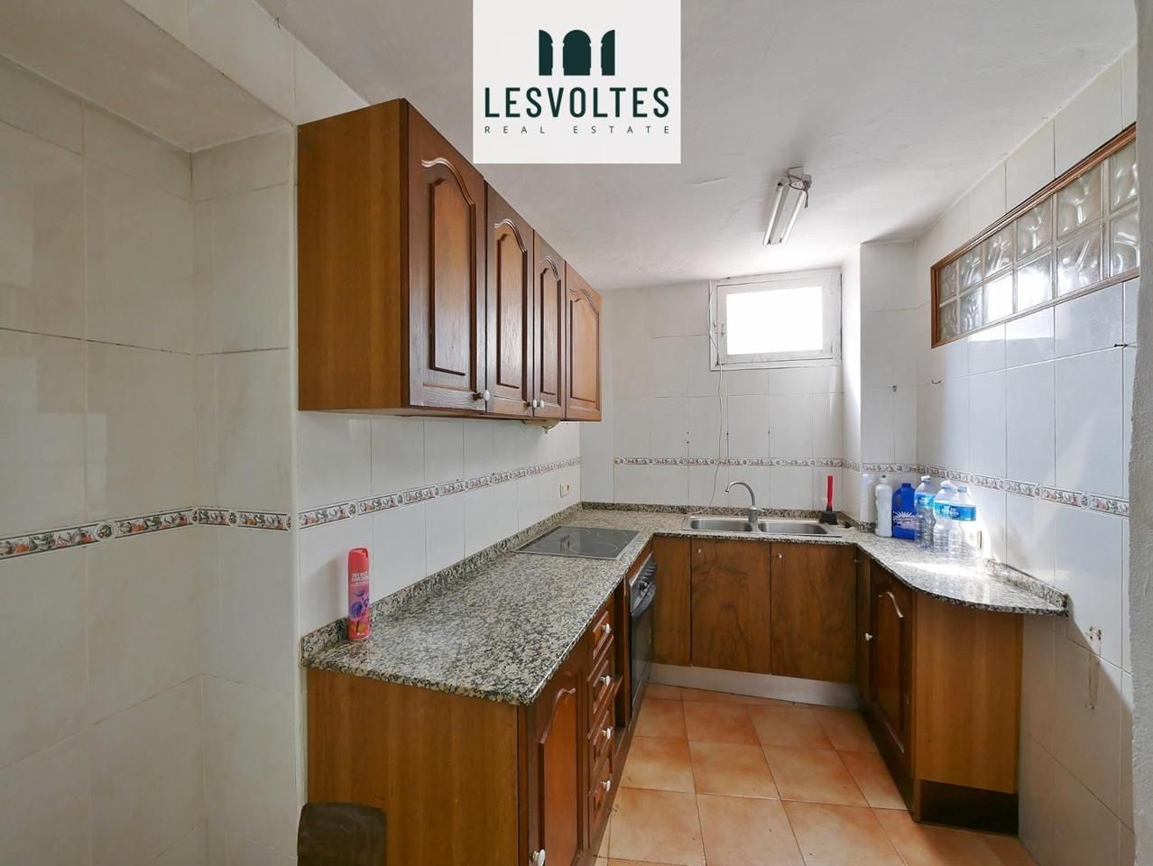 Cocina de Piso en venta en La Bisbal d'Empordà con Parquet y Balcón