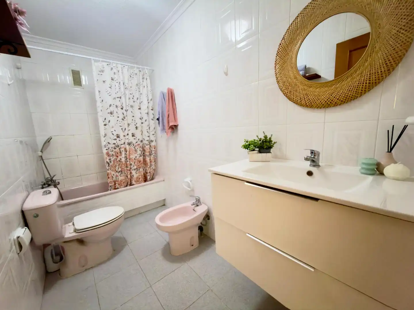 Badezimmer von Wohnungen zum Verkauf in Torrevieja mit Klimaanlage, Möbliert und Balkon