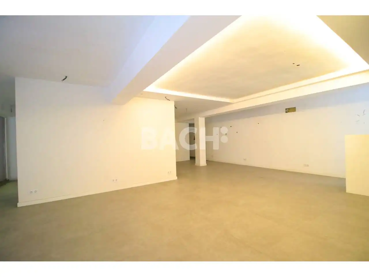 Commercial properties for rent in Calle manlleu, 50, Nord