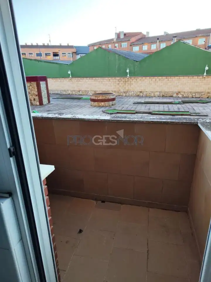 Terraza de Apartamento en venta en San Andrés del Rabanedo con Calefacción, Parquet y Terraza