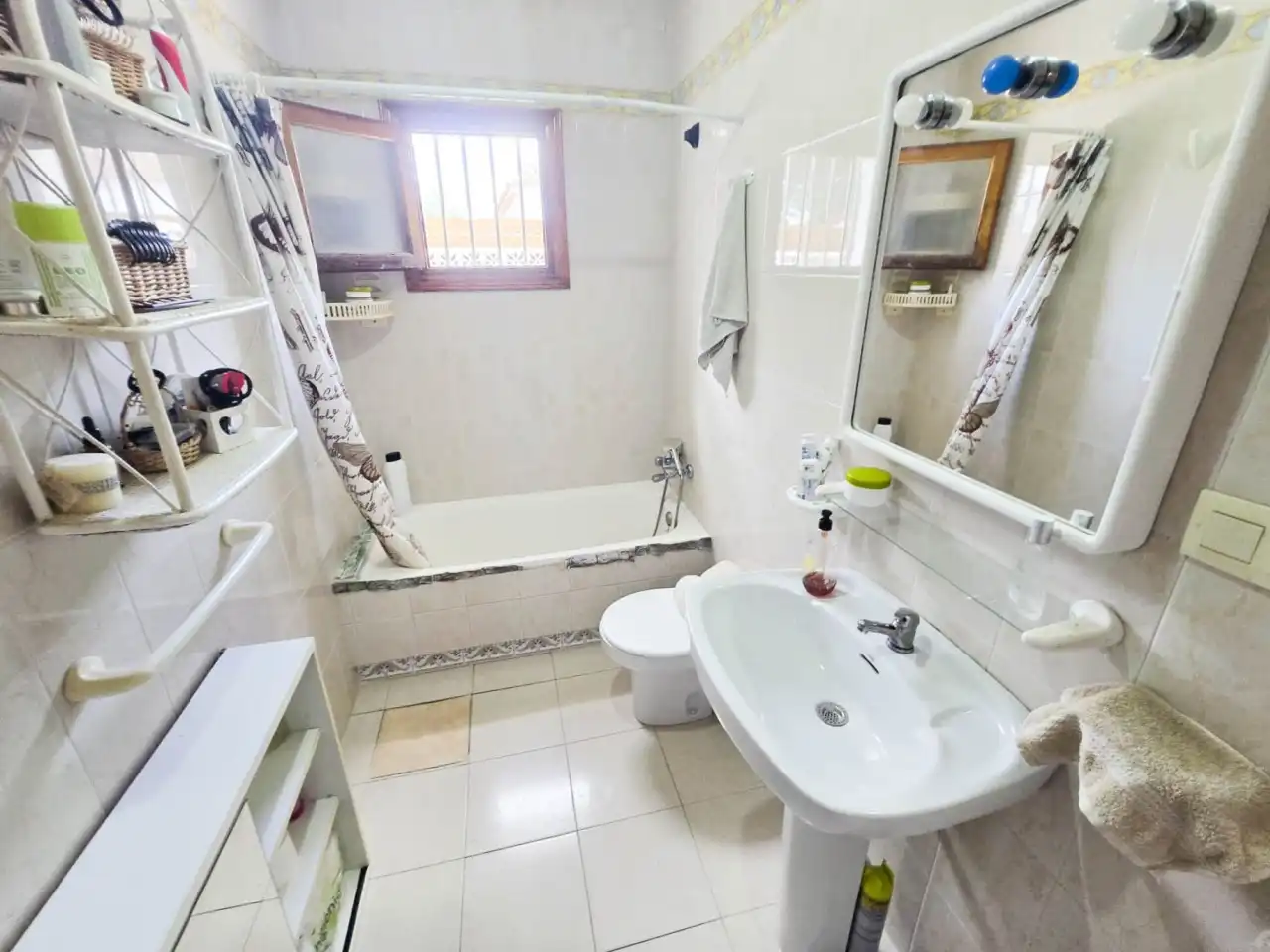 Bany de Casa o xalet en venda en Torrevieja amb Calefacció, Terrassa i Moblat