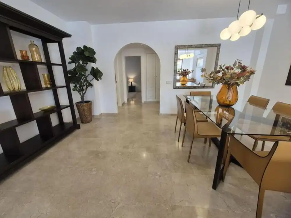 Menjador de Apartament de lloguer en Marbella amb Aire condicionat, Terrassa i Traster