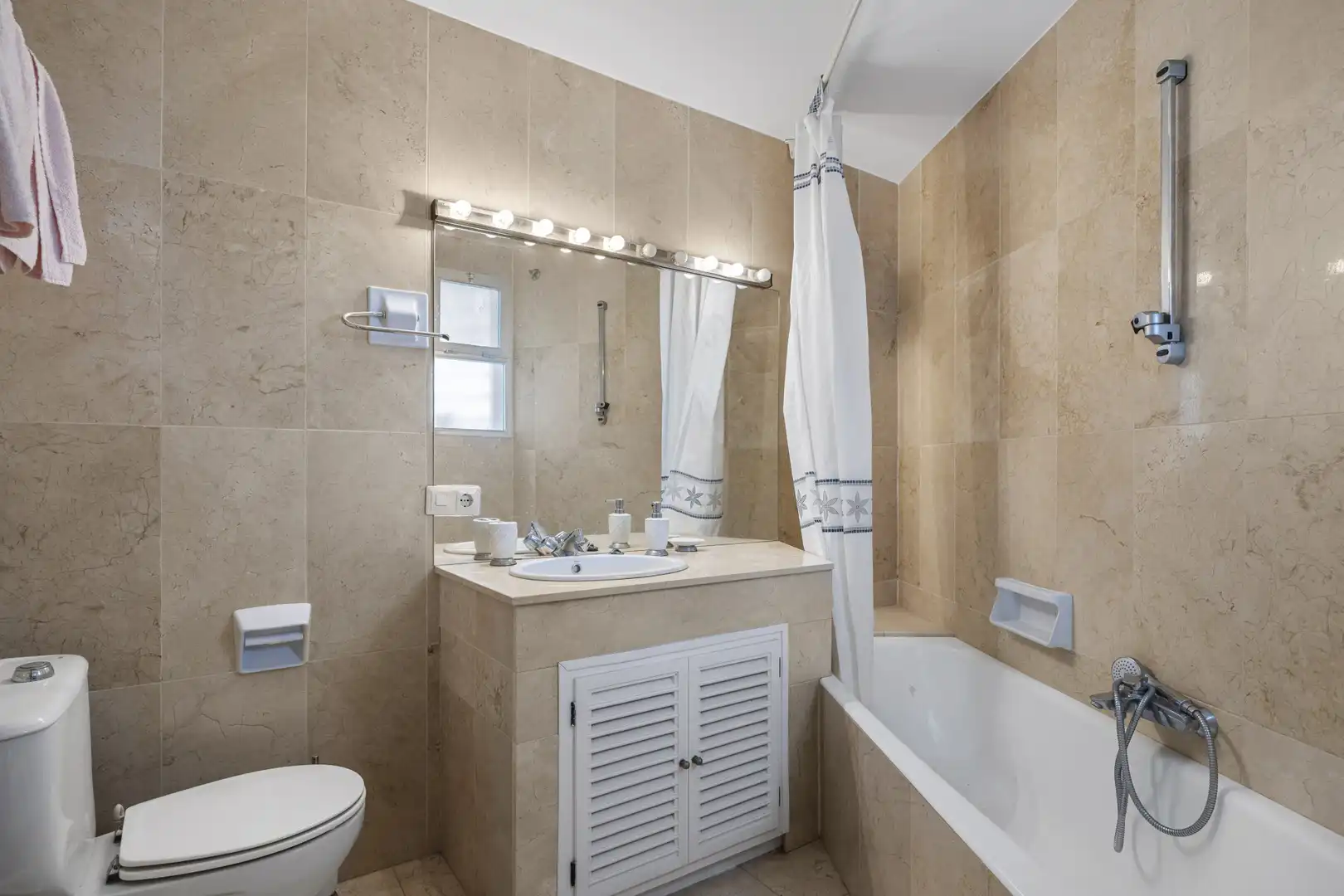 Bathroom of Apartments for sale in Marbella  with Air Conditioner, Terrace and Swimming Pool