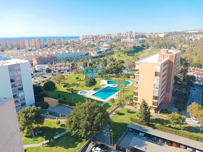 Piscina de Apartament en venda en Torremolinos amb Terrassa, Moblat i Piscina comunitària